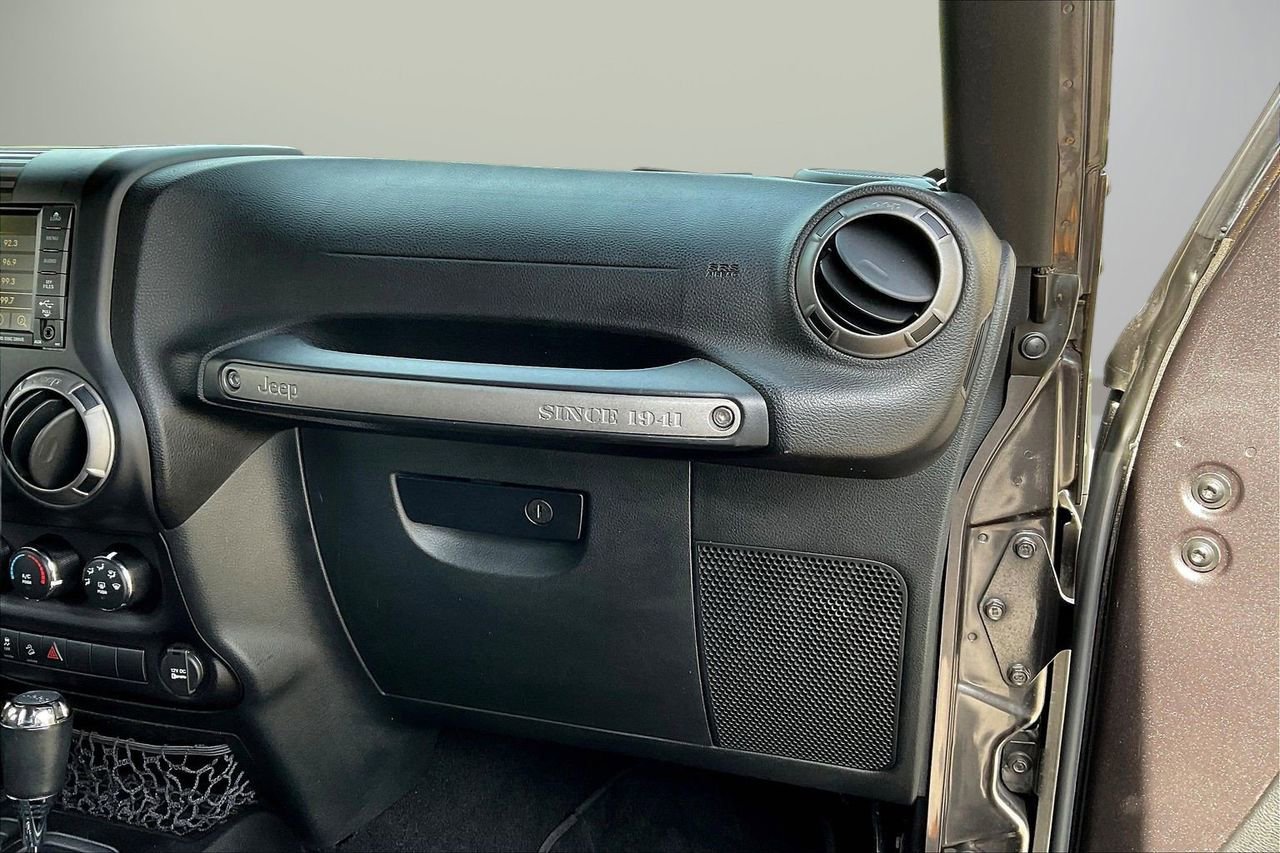 Certified 2016 Jeep Wrangler Unlimited Sport image 19