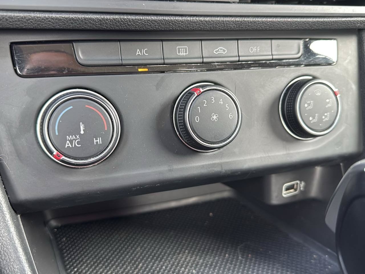 Used 2019 Volkswagen Jetta SE FWD image 38