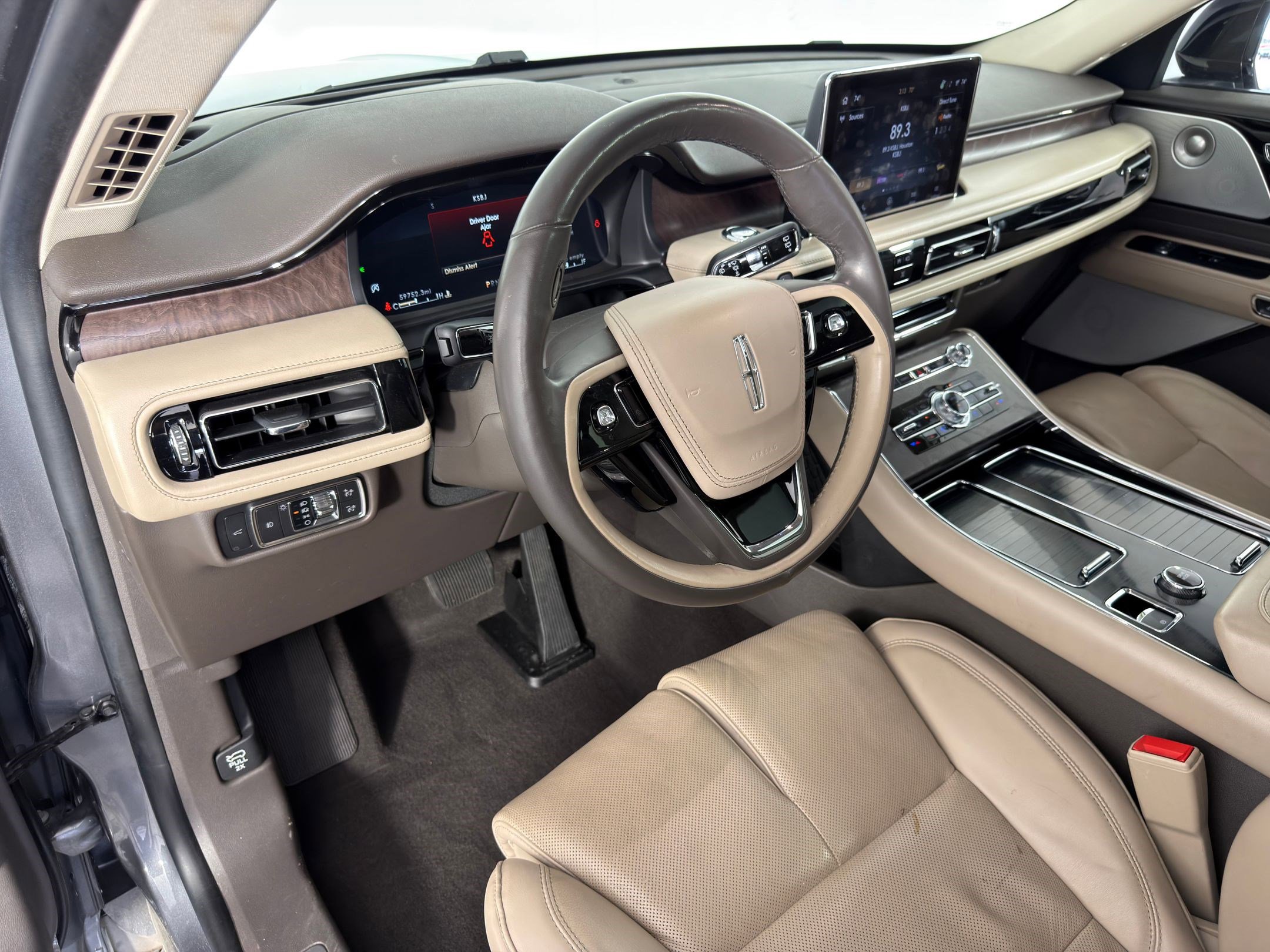 Used 2022 Lincoln Aviator Reserve w/ Equipment Group 201A AWD/4WD image 4