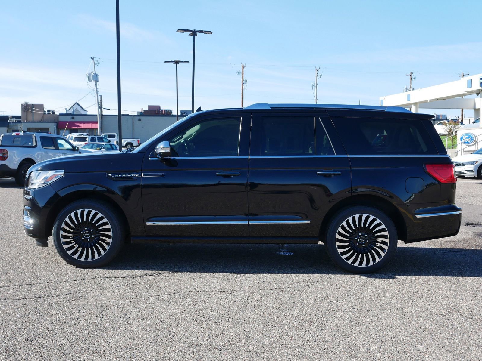 Used 2020 Lincoln Navigator Black Label w/ Cargo Convenience Package AWD/4WD image 2