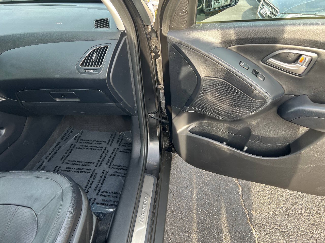Used 2013 Hyundai Tucson Limited w/ Premium Pkg FWD image 30