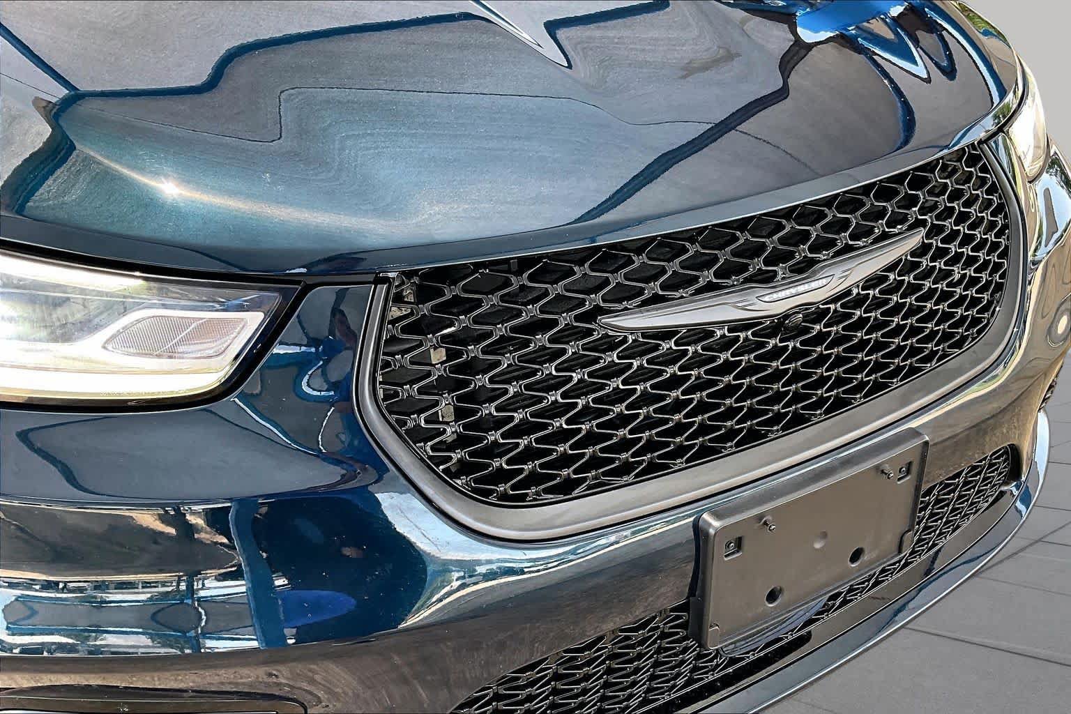 Used 2021 Chrysler Pacifica Touring w/ S Appearance Package FWD image 29