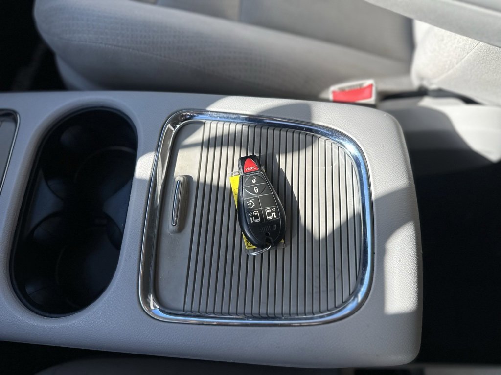 Used 2014 Dodge Grand Caravan SXT w/ UConnect Hands-Free Group image 32
