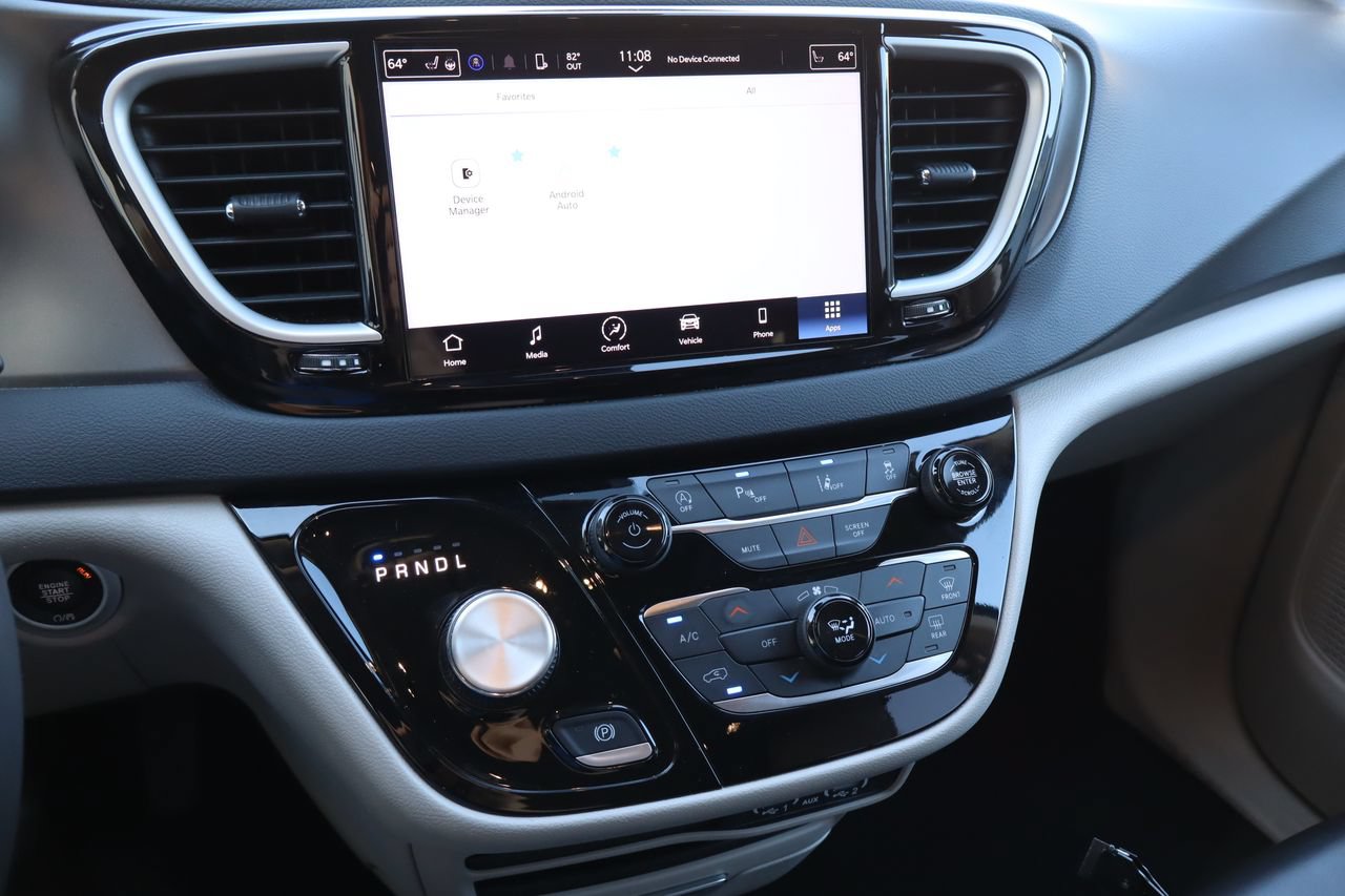 Used 2023 Chrysler Pacifica Touring-L FWD image 7