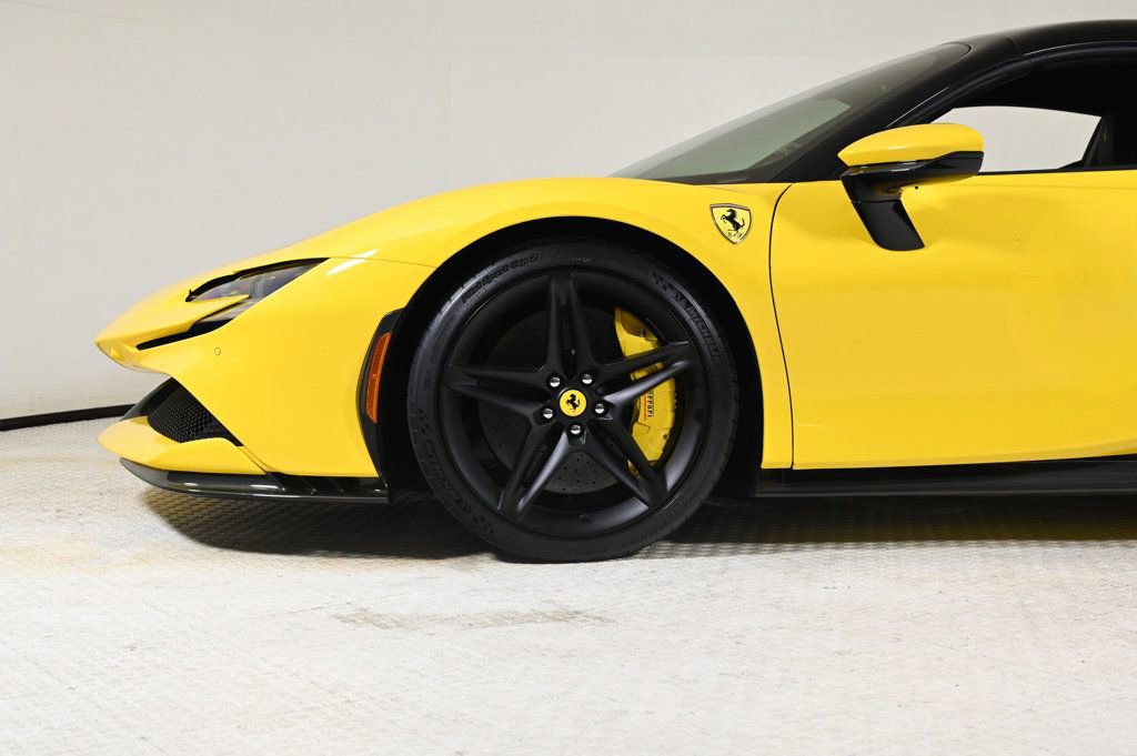 Used 2022 Ferrari SF90 Spider Base image 28