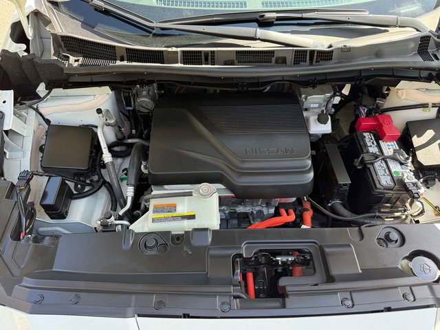 Used 2025 Nissan Leaf S image 9