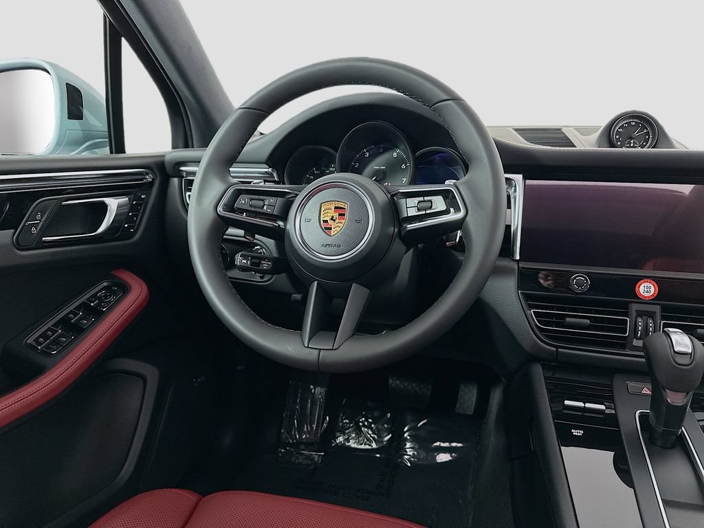 Certified 2026 Porsche Macan AWD/4WD image 24
