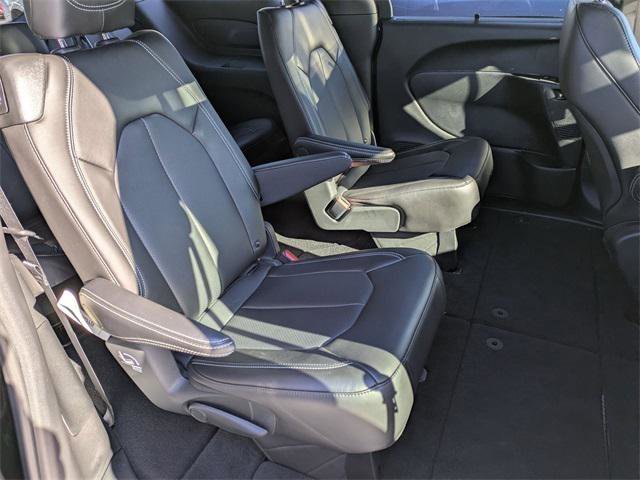 Certified 2026 Chrysler Pacifica Select image 26