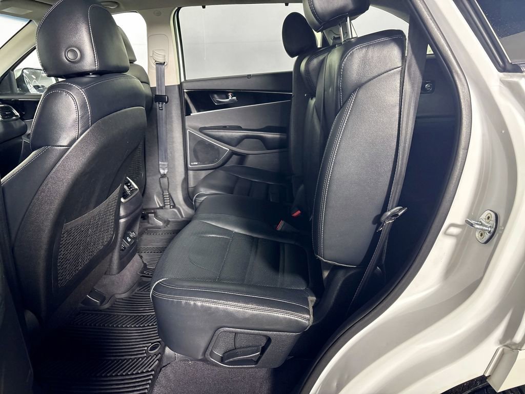 Used 2018 Kia Sorento SX image 21