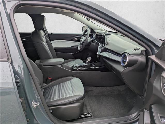 Used 2025 Chevrolet Trax LT FWD image 25