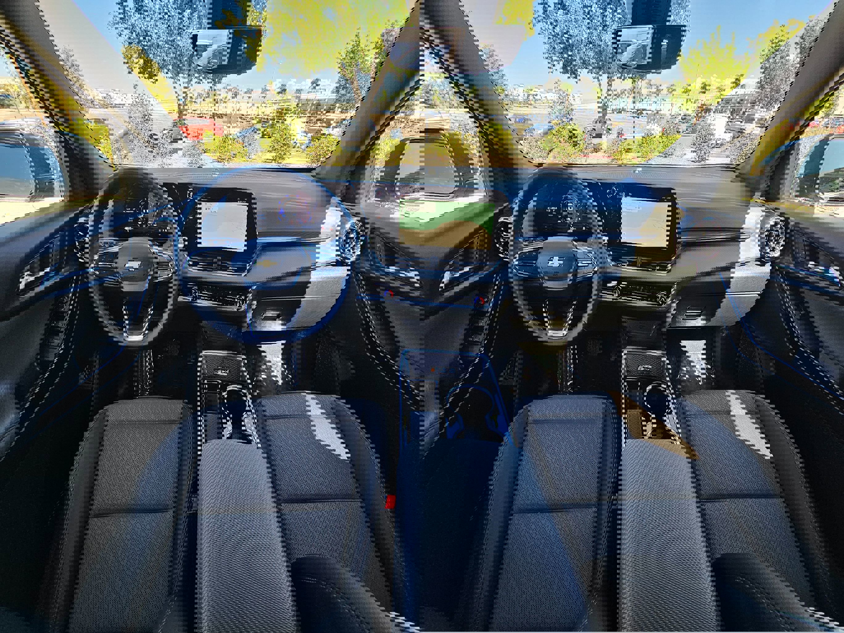 Used 2025 Chevrolet Equinox LT w/ Convenience Package II image 21