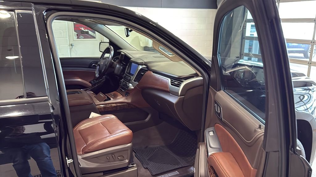 Used 2019 Chevrolet Suburban Premier image 12