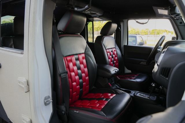 Used 2016 Jeep Wrangler Unlimited Rubicon w/ Connectivity Group image 33