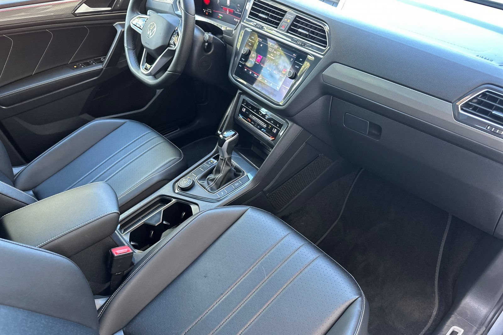Used 2023 Volkswagen Tiguan SE R-Line AWD/4WD image 16