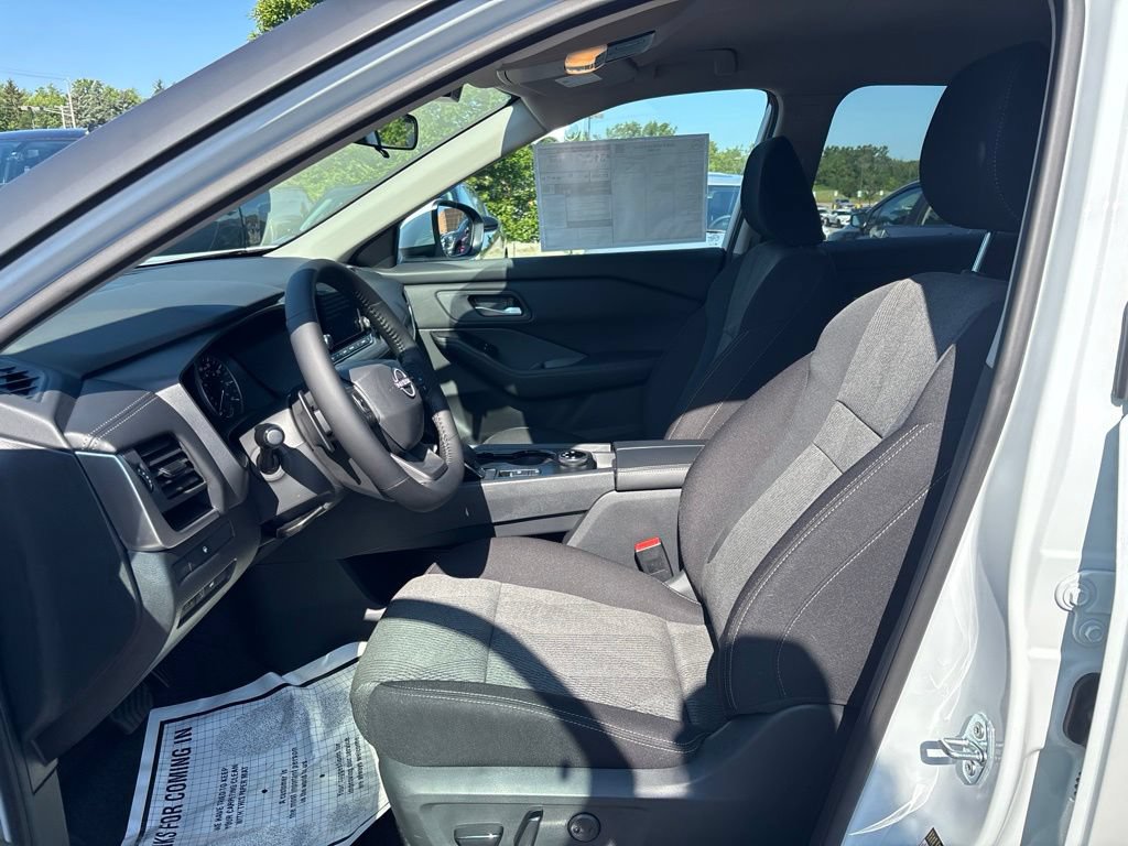 New 2026 Nissan Rogue SV w/ Cold Weather Package AWD/4WD image 12