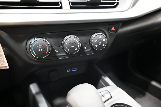 New 2026 Chevrolet Trax RS w/ Sunroof Package FWD image 17
