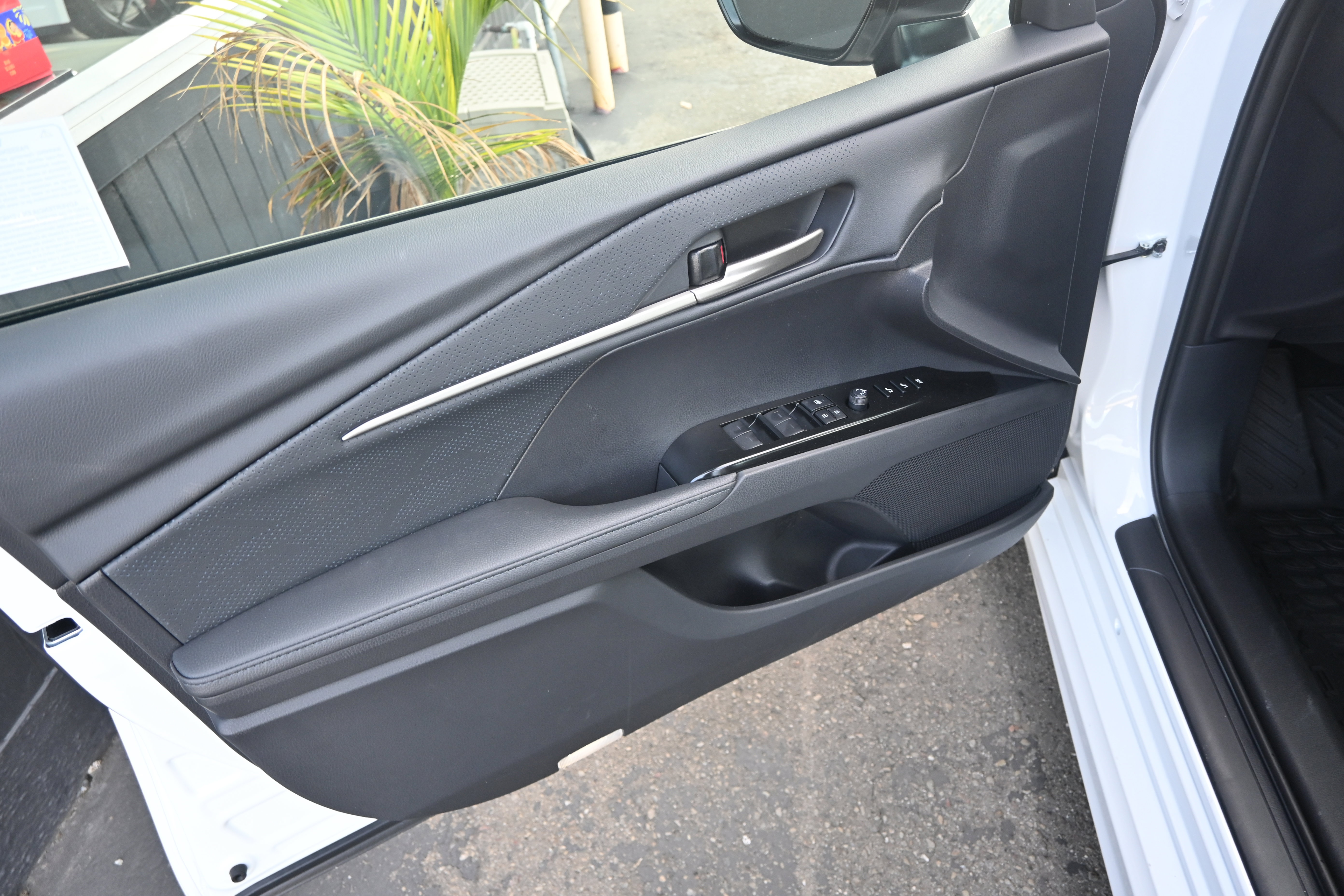 Used 2026 Toyota Camry Hybrid image 45