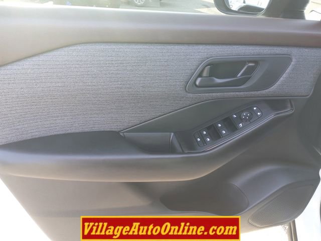 Used 2023 Nissan Rogue S AWD/4WD image 21