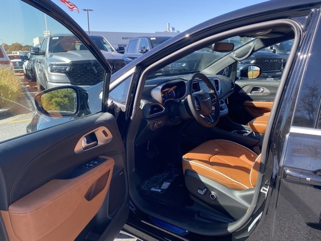 New 2026 Chrysler Pacifica Pinnacle image 15