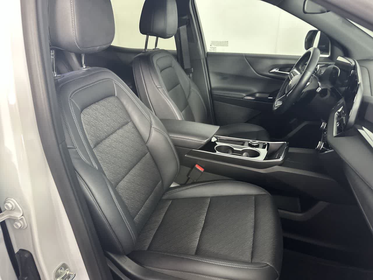 Used 2026 Chevrolet Equinox LT w/ Convenience Package II FWD image 20