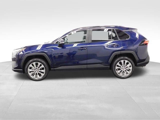 Used 2023 Toyota RAV4 XLE Premium image 8