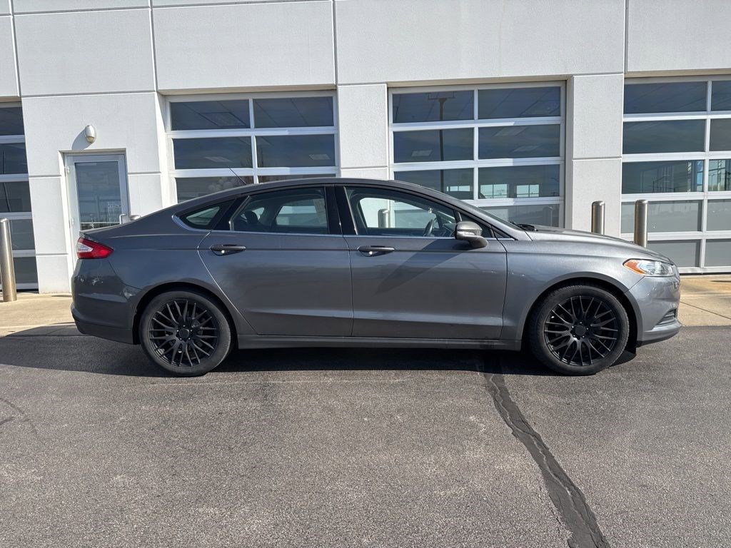 Used 2014 Ford Fusion SE FWD image 3