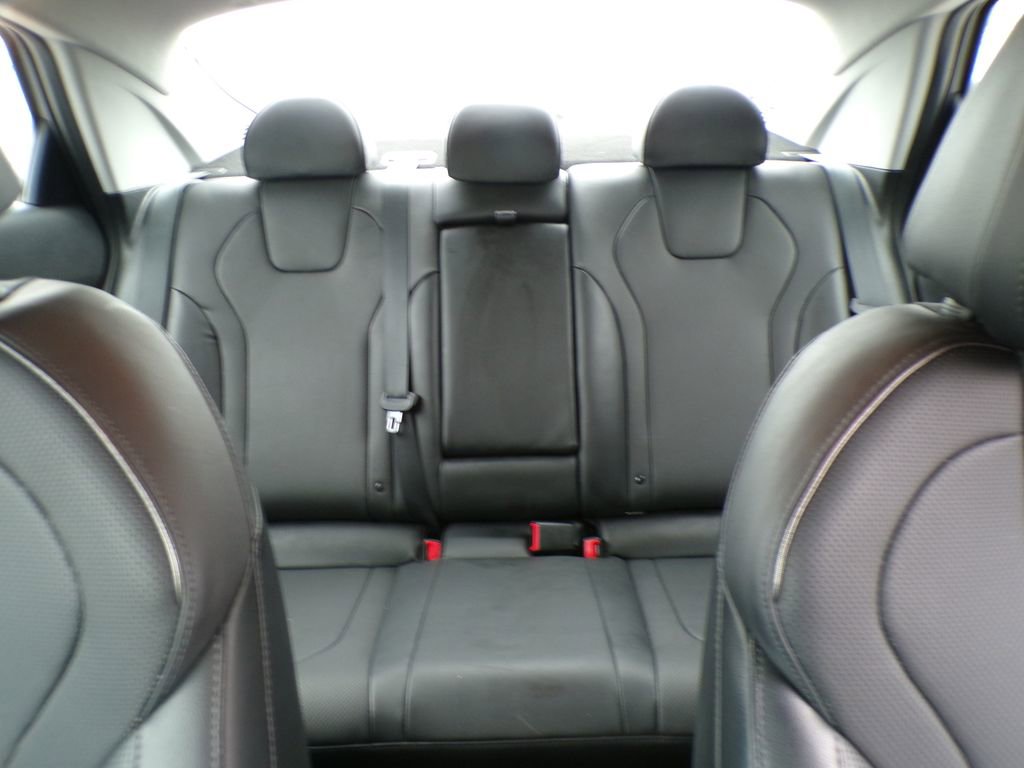 Certified 2023 Hyundai Elantra Limited w/ Cargo Package FWD image 11