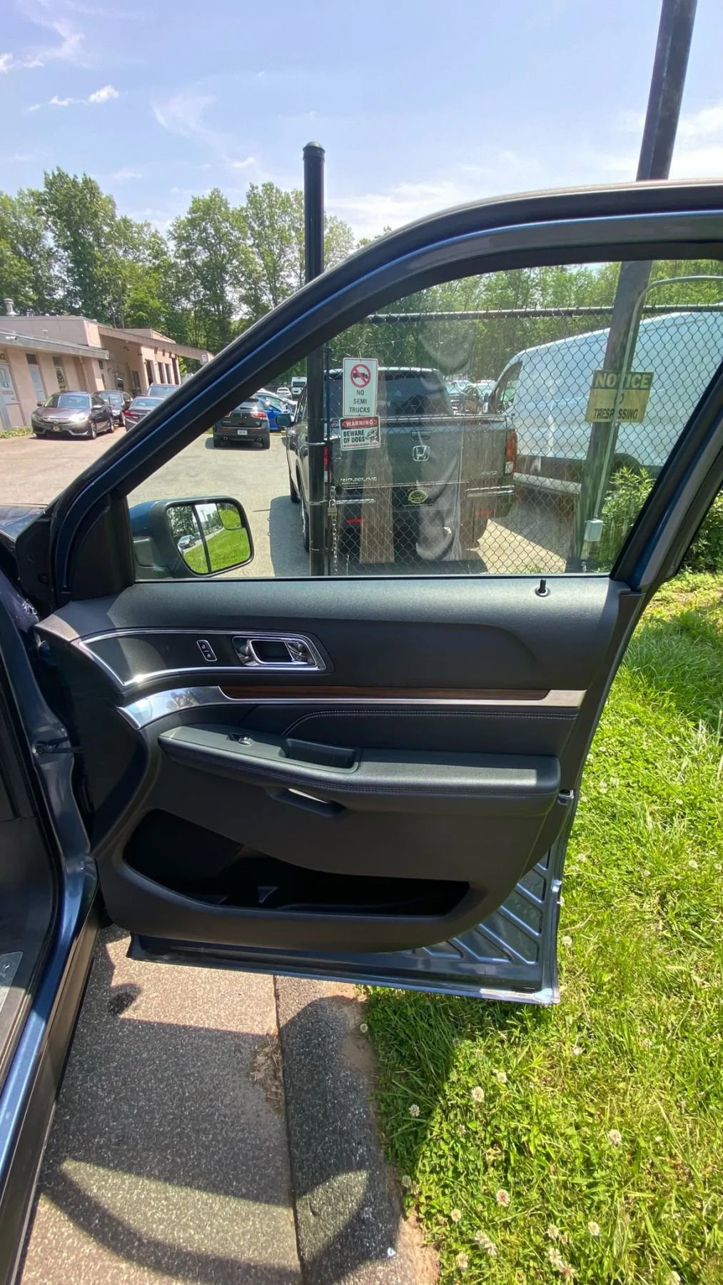 Used 2018 Ford Explorer Limited image 12