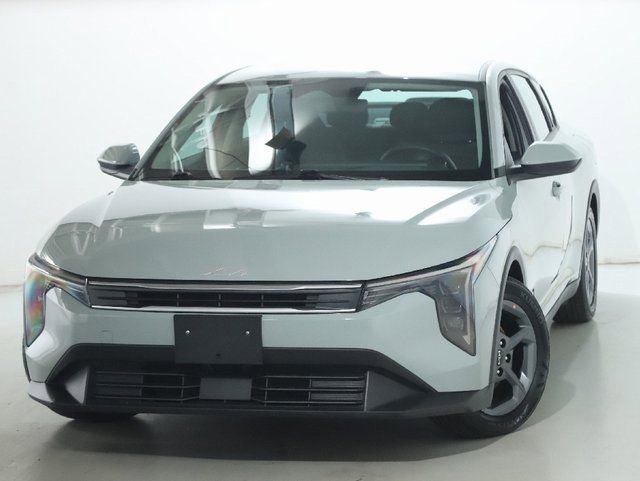 Used 2025 Kia K4 LXS image 3