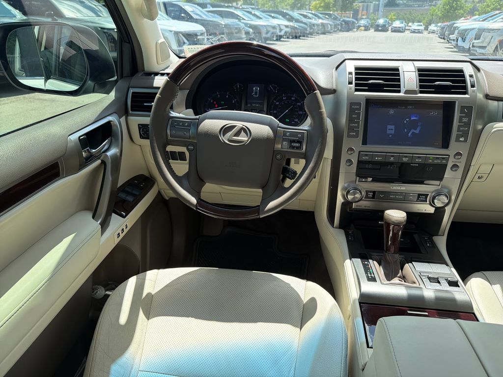 Used 2017 Lexus GX 460 Premium AWD/4WD image 32
