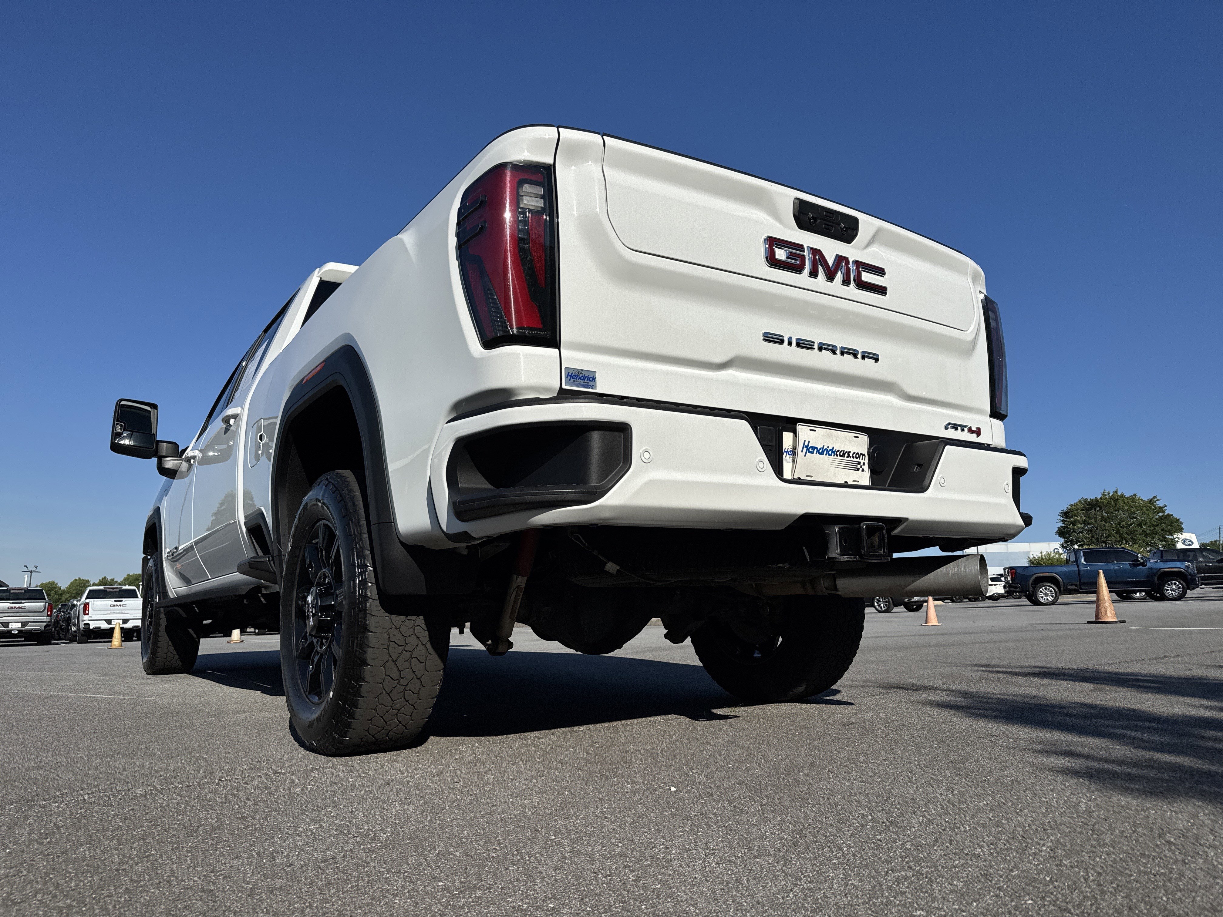 Used 2025 GMC Sierra 2500 AT4 w/ AT4 Premium Plus Package AWD/4WD image 8