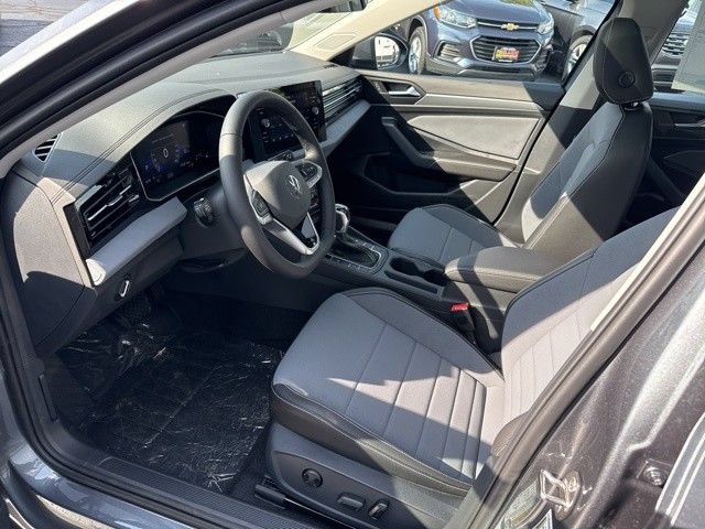 Used 2025 Volkswagen Jetta SE FWD image 30