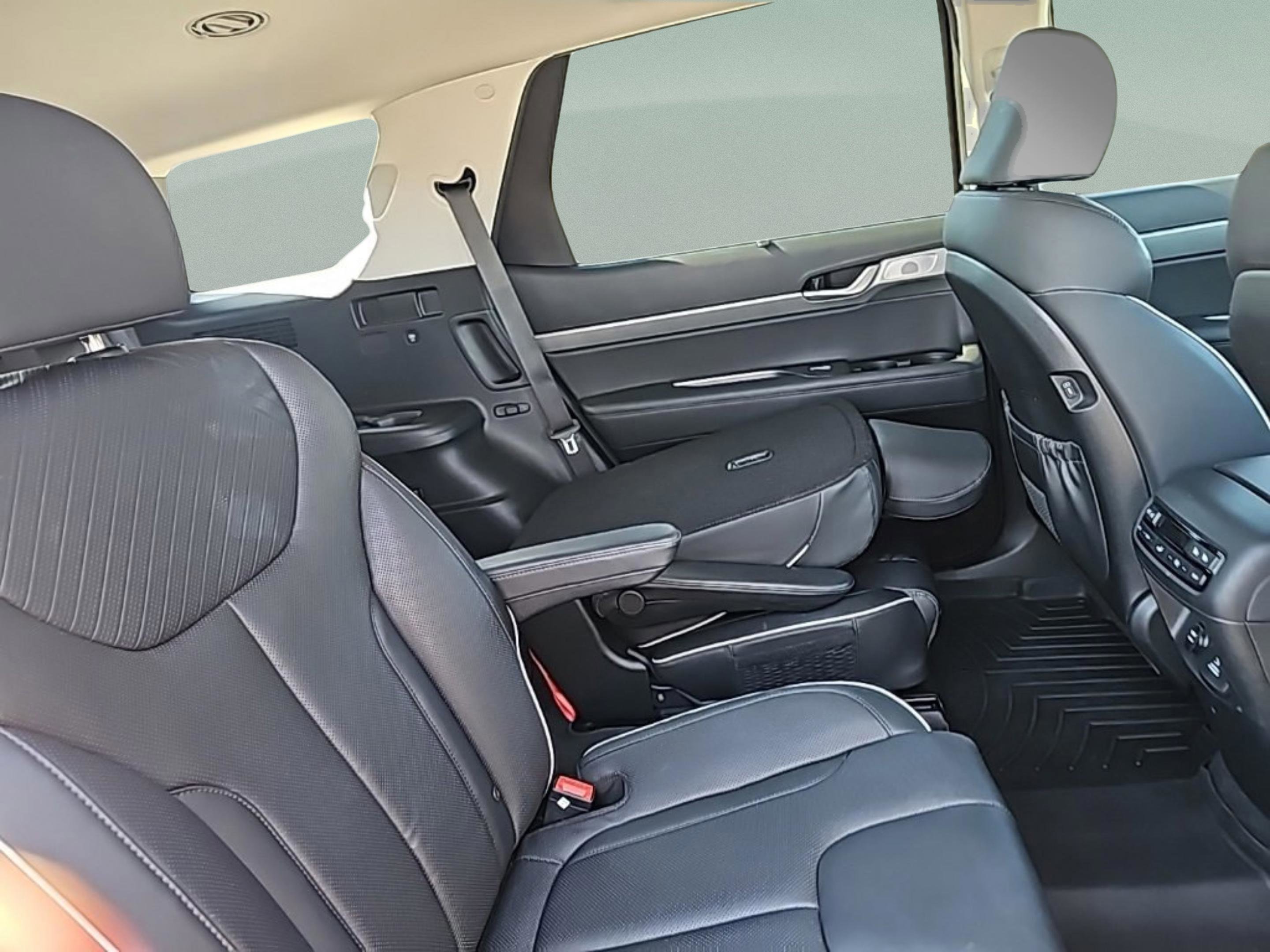 Used 2023 Hyundai Palisade SEL w/ Premium Package image 32