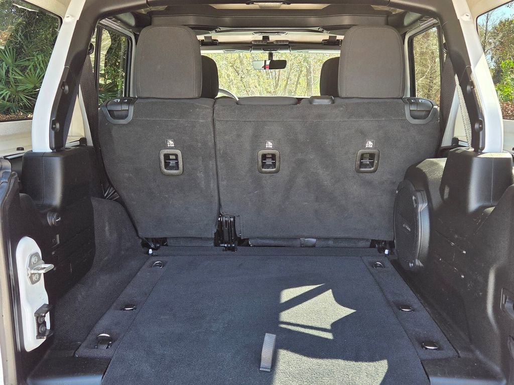 Used 2023 Jeep Wrangler Unlimited Rubicon image 14