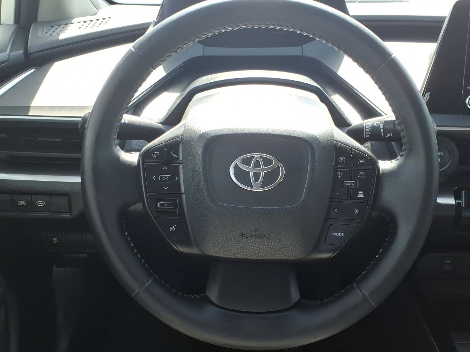 Used 2025 Toyota Prius LE FWD image 13