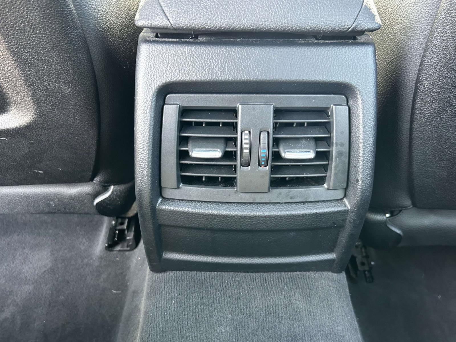 Used 2015 BMW 320i xDrive Sedan image 16