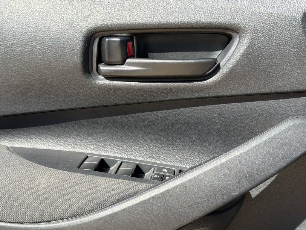 Used 2025 Toyota Corolla LE FWD image 21