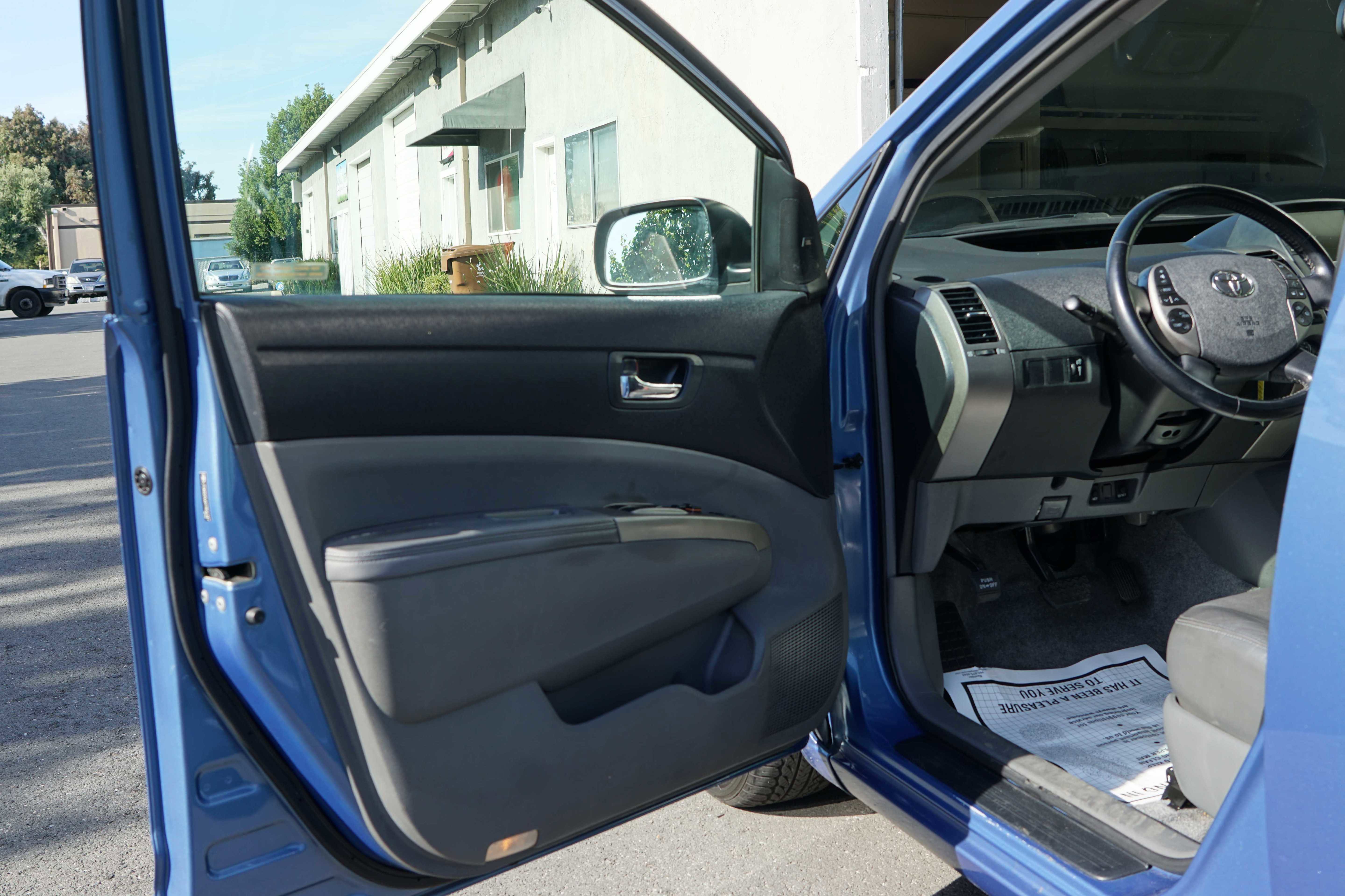 Used 2009 Toyota Prius Touring FWD image 33