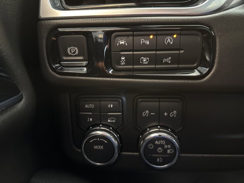 Certified 2025 GMC Yukon XL Denali w/ Sun & Power Step Package AWD/4WD image 18
