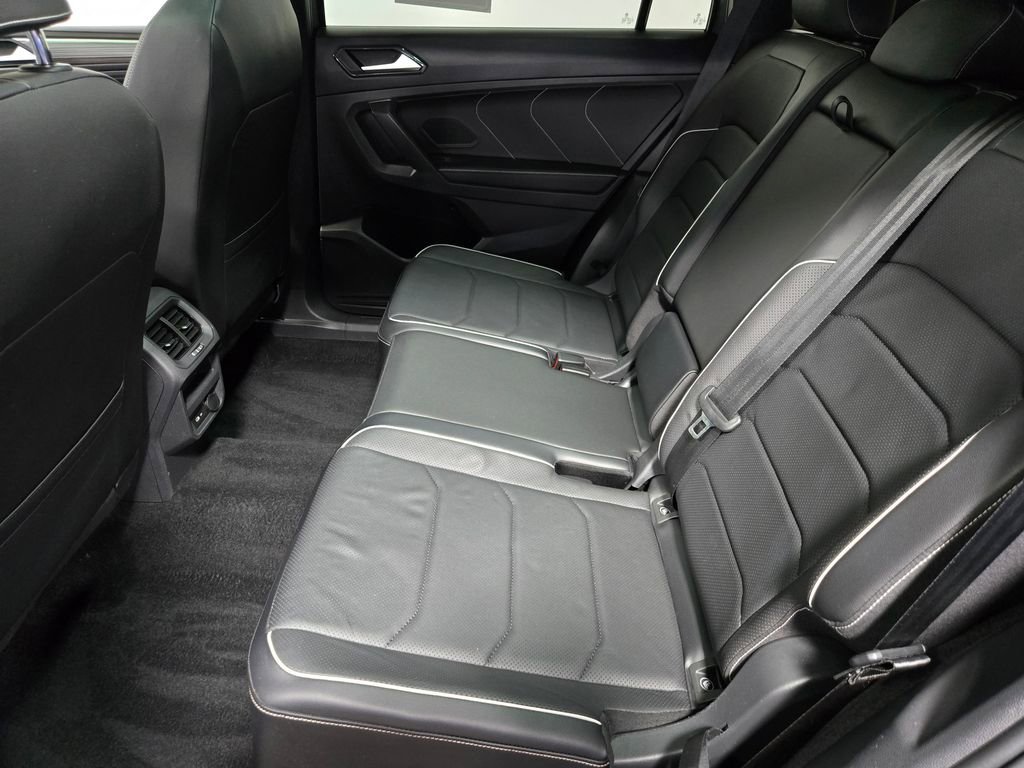 Used 2022 Volkswagen Tiguan SEL R-Line AWD/4WD image 34