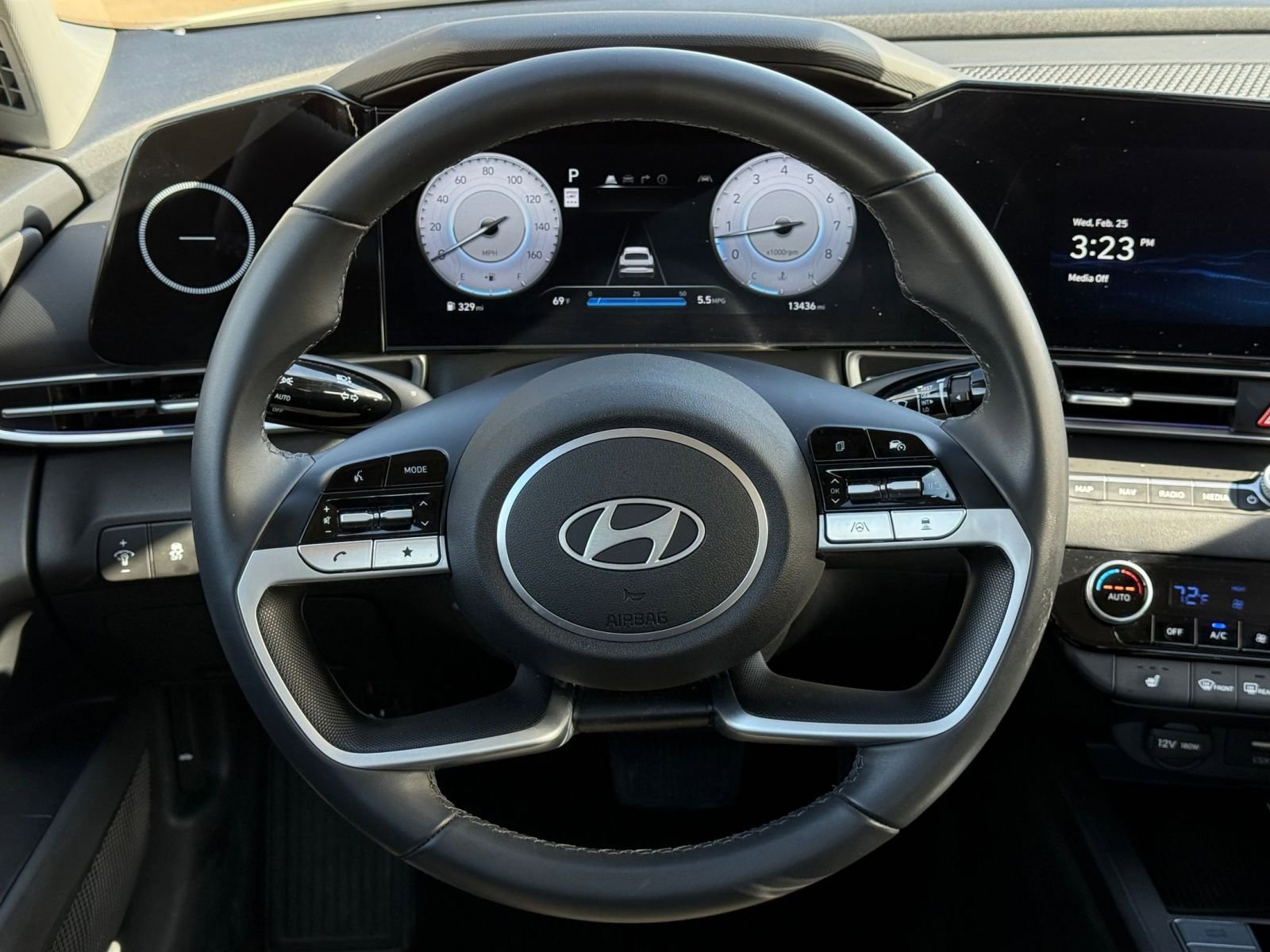 Used 2025 Hyundai Elantra SEL image 29