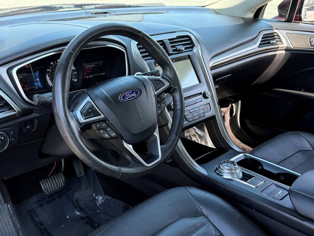 Used 2017 Ford Fusion SE w/ Fusion SE Technology Package image 18