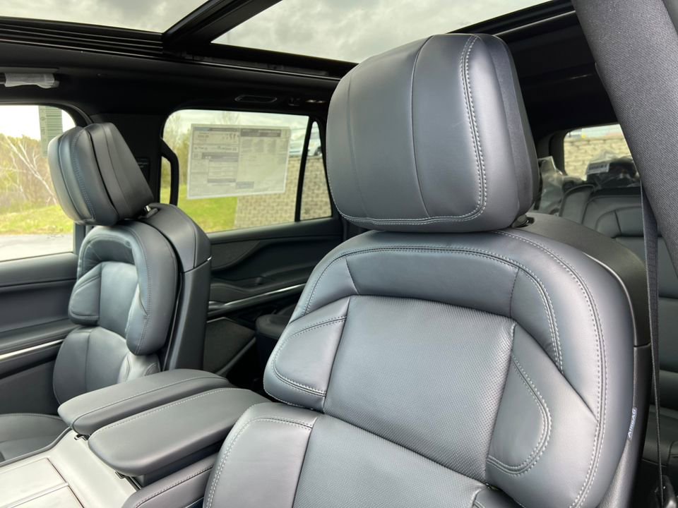 New 2026 Lincoln Navigator L Reserve AWD/4WD image 14