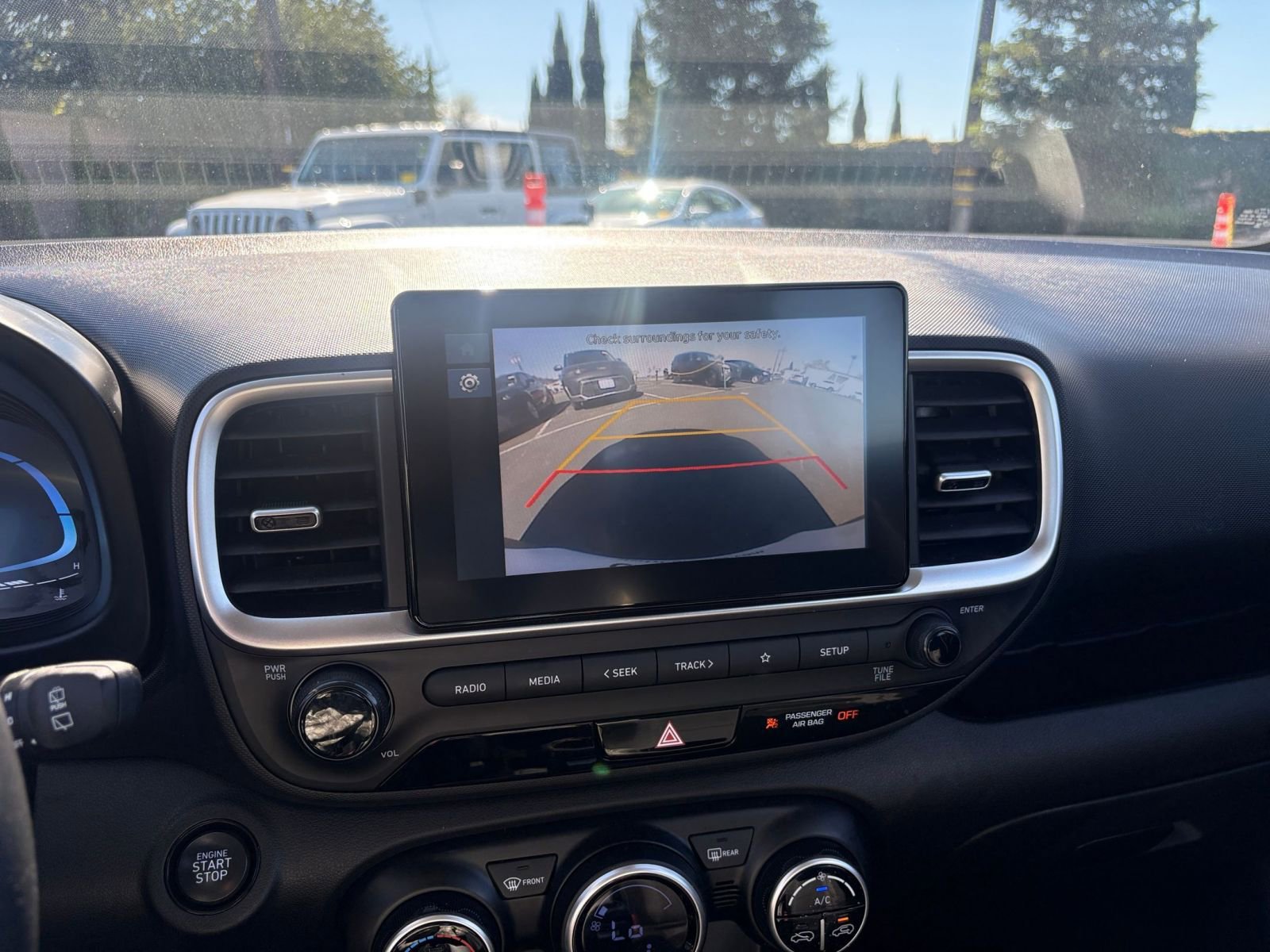 Used 2025 Hyundai Venue SEL image 22