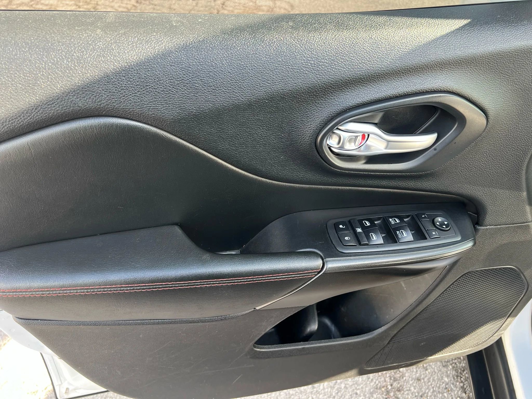 Used 2020 Jeep Cherokee Trailhawk w/ Cold Weather Group image 22