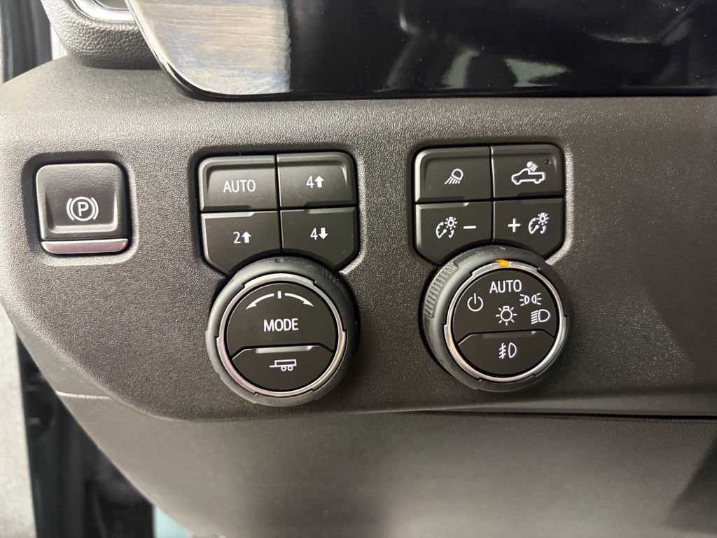 Used 2026 Chevrolet Silverado 1500 LT Trail Boss w/ LT Trail Boss Premium Package AWD/4WD image 19