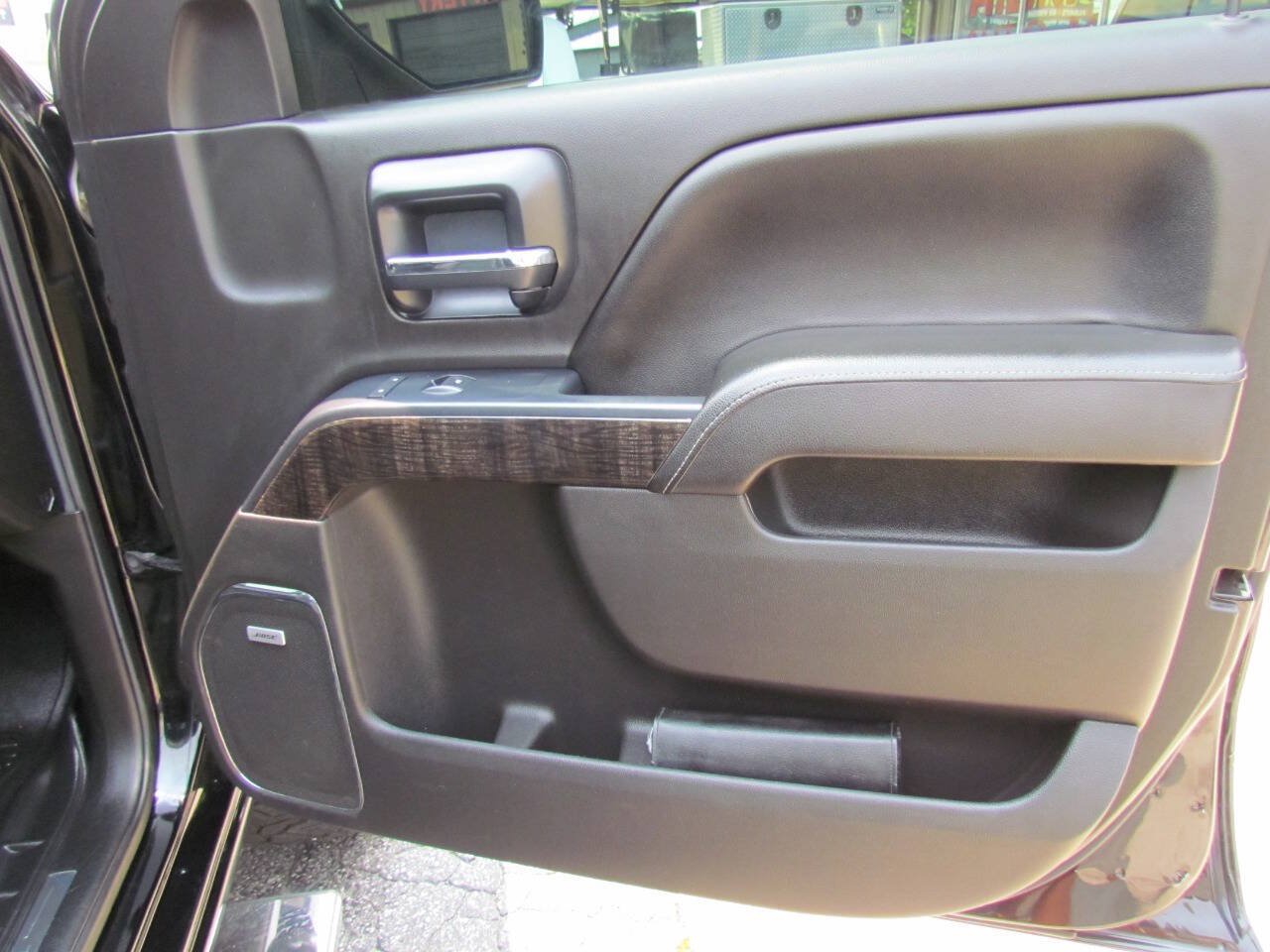 Used 2015 GMC Sierra 2500 Denali w/ Duramax Plus Package AWD/4WD image 18