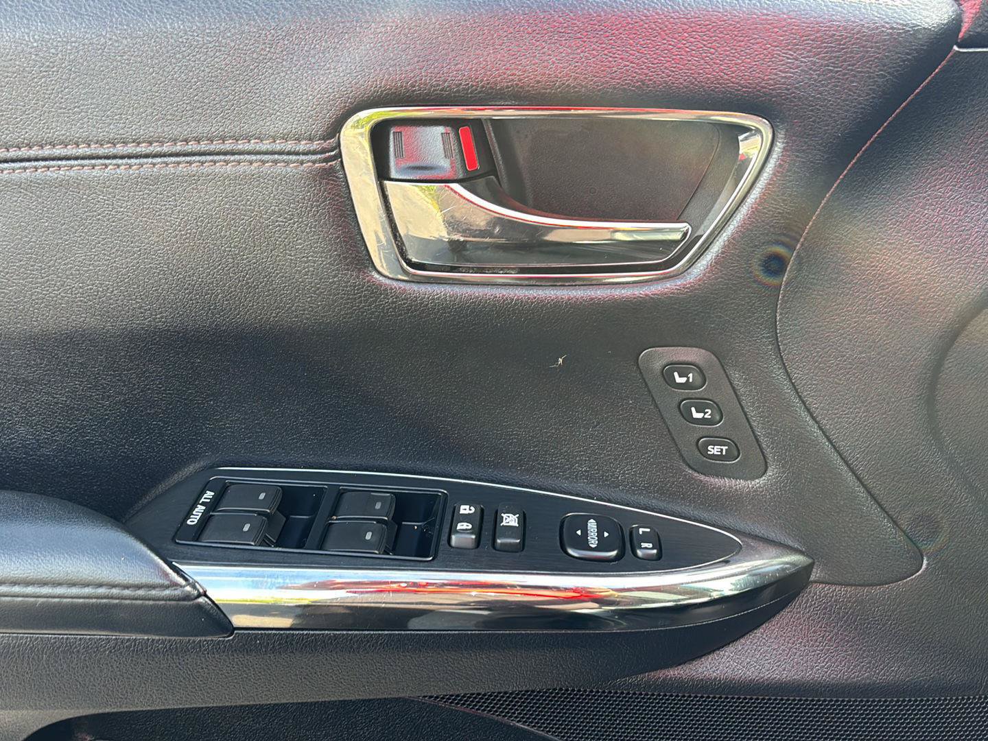 Used 2013 Toyota Avalon Limited w/ Technology Pkg FWD image 25