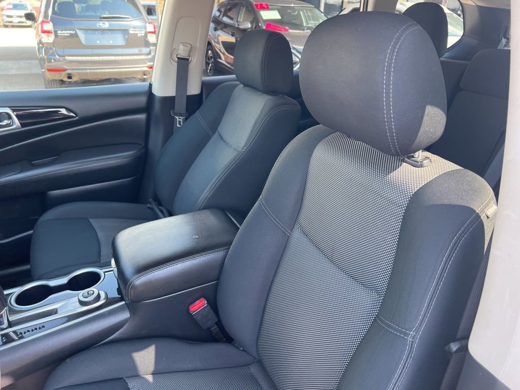 Used 2018 Nissan Pathfinder SV w/ Cargo Package image 5