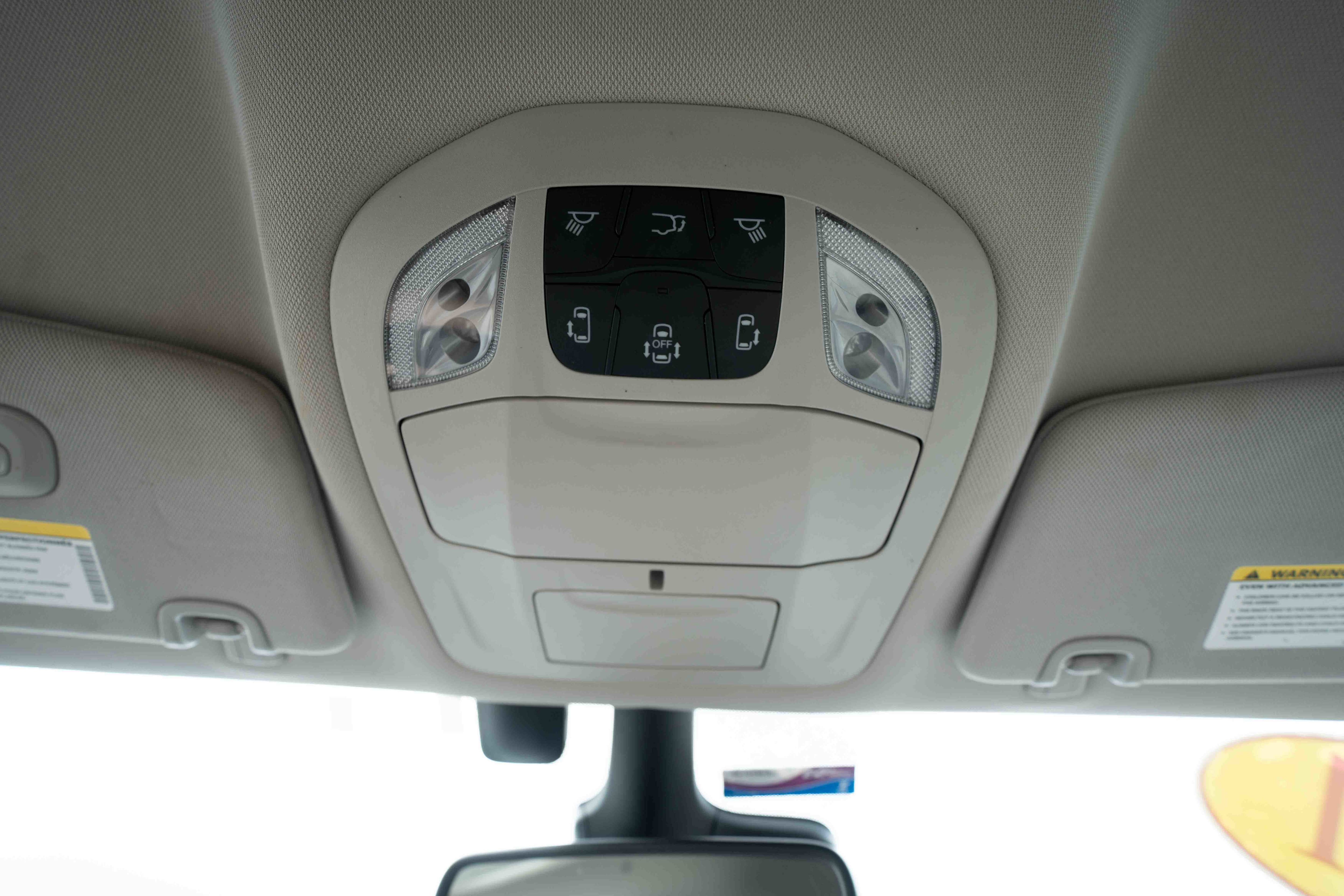 Used 2021 Chrysler Pacifica Touring-L FWD image 18